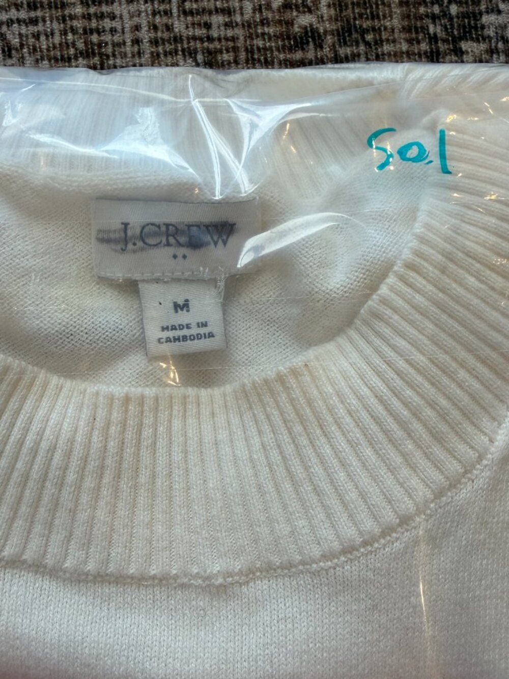 J. Crew Factory Puff-sleeve heart sweater • size medium • BL760 - Picture 11 of 11